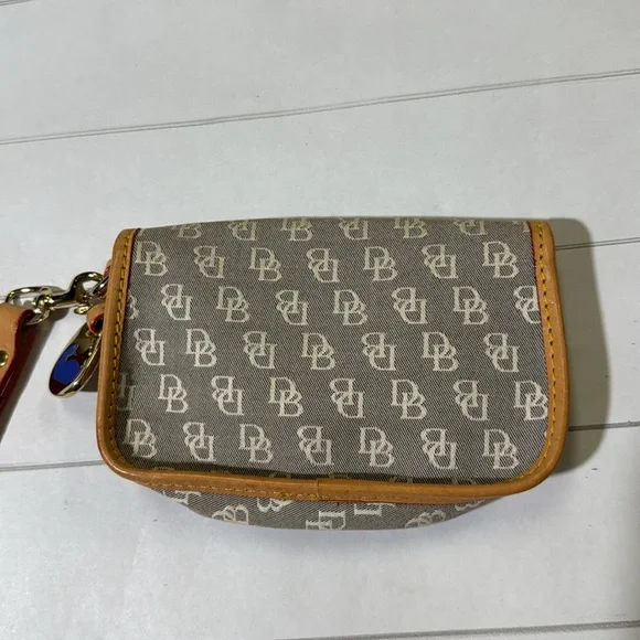 Dooney & Bourke classic Monogram canvas small wristlet wallet bag EUC - Picture 8 of 10
